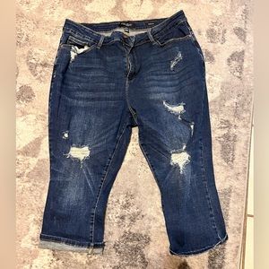 Judy Blue Distressed Capri Fit Size 20W